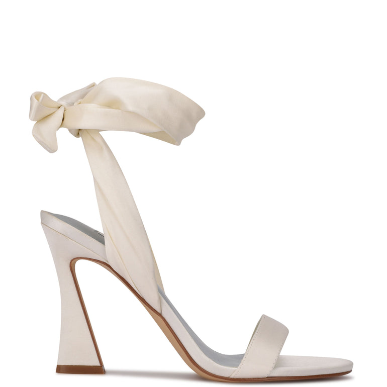 나인웨스트 NINEWEST Kelsie Ankle Wrap Heeled Sandals,White Satin